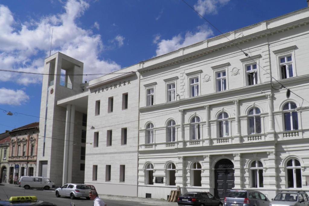 Smart Business Apartman Мишкольц Экстерьер фото